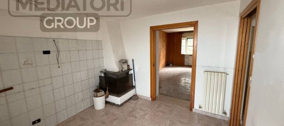 Villa de 4 dormitorios en Chiaravalle, Italy No. 226404 3