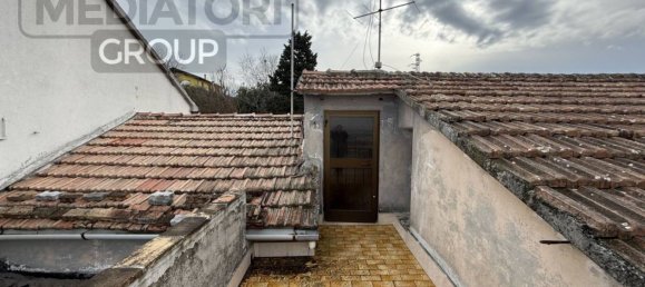 Villa de 4 dormitorios en Chiaravalle, Italy No. 226404 40