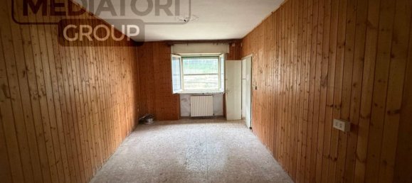 Villa de 4 dormitorios en Chiaravalle, Italy No. 226404 9