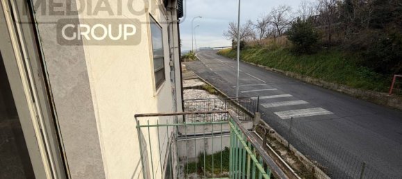 Villa de 4 dormitorios en Chiaravalle, Italy No. 226404 32