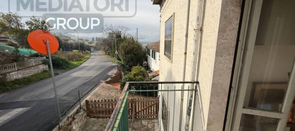 Villa de 4 dormitorios en Chiaravalle, Italy No. 226404 33