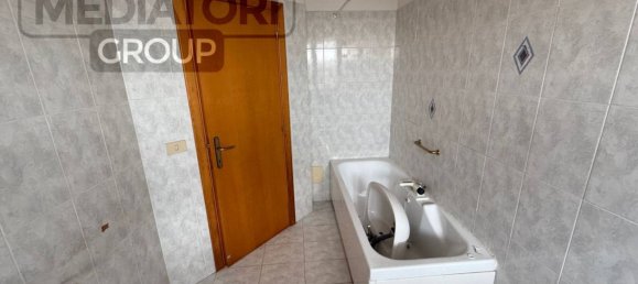 Villa de 4 dormitorios en Chiaravalle, Italy No. 226404 14