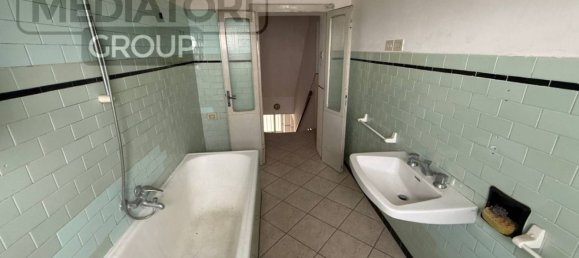 Villa de 4 dormitorios en Chiaravalle, Italy No. 226404 25