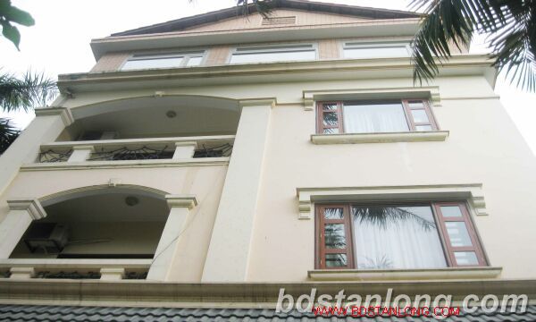 Casa de 3 dormitorios en Tay Ho, Vietnam No. 5722