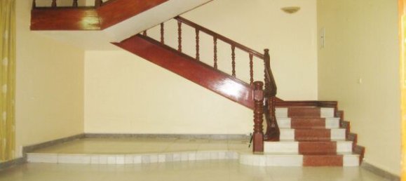 Casa de 3 dormitorios en Tay Ho, Vietnam No. 5722 3