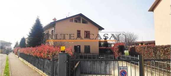 3غرفة شقة في Bonate Sotto, Italy رقم 35937 2