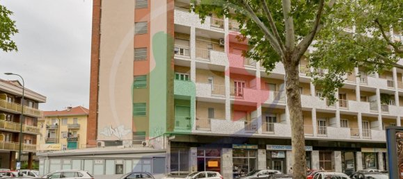 2 rooms Commercial property in Turin, Italy No. 80549 14