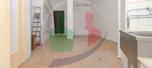 2 rooms Commercial property in Turin, Italy No. 80549 9