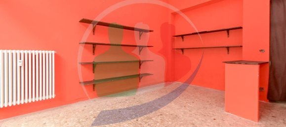 2 rooms Commercial property in Turin, Italy No. 80549 4