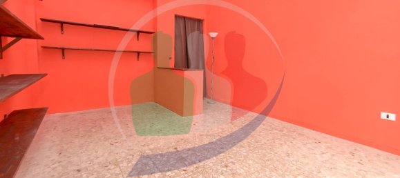 2 rooms Commercial property in Turin, Italy No. 80549 3