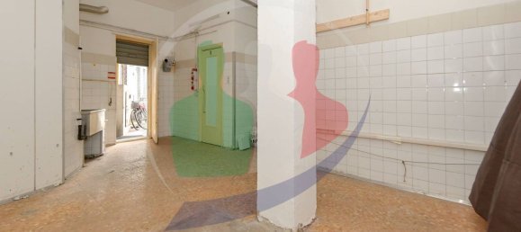 2 rooms Commercial property in Turin, Italy No. 80549 7