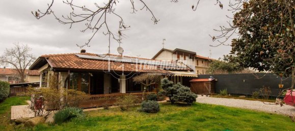3 bedrooms Villa in Bellinzago Novarese, Italy No. 58995 6