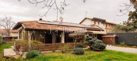 3 bedrooms Villa in Bellinzago Novarese, Italy No. 58995 7