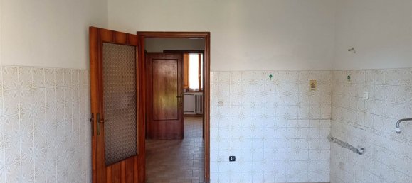 4 rooms Apartment in Borgo San Lorenzo, Italy No. 124433 3