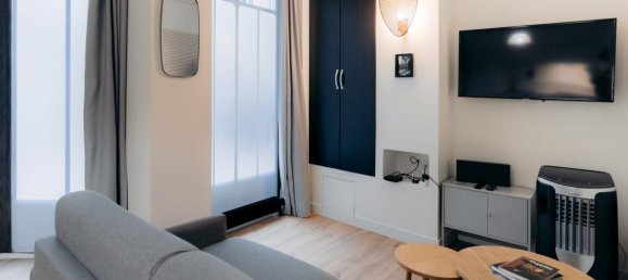 5 bedrooms Apartment in Paris, France No. 173419 10