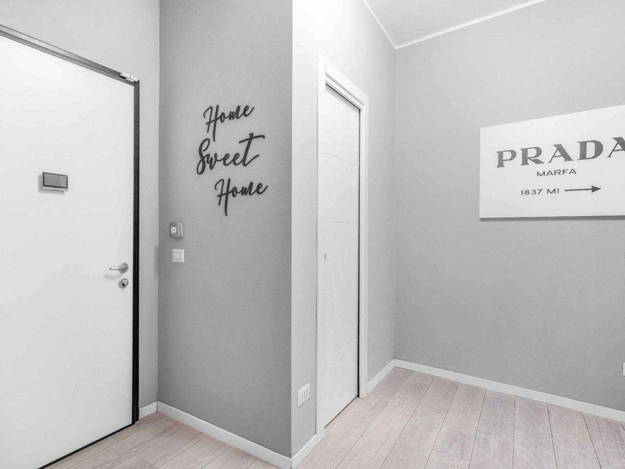 3 rooms Apartment in Milan, Italy No. 241865