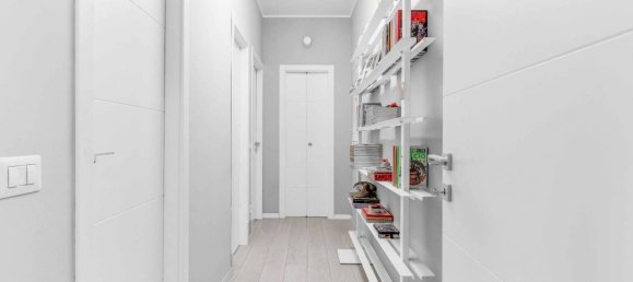 3 rooms Apartment in Milan, Italy No. 241865 3