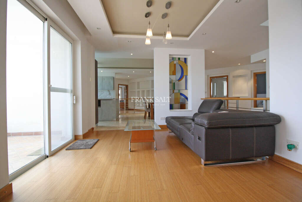 4 bedrooms Bungalow in Iklin, Malta No. 9643