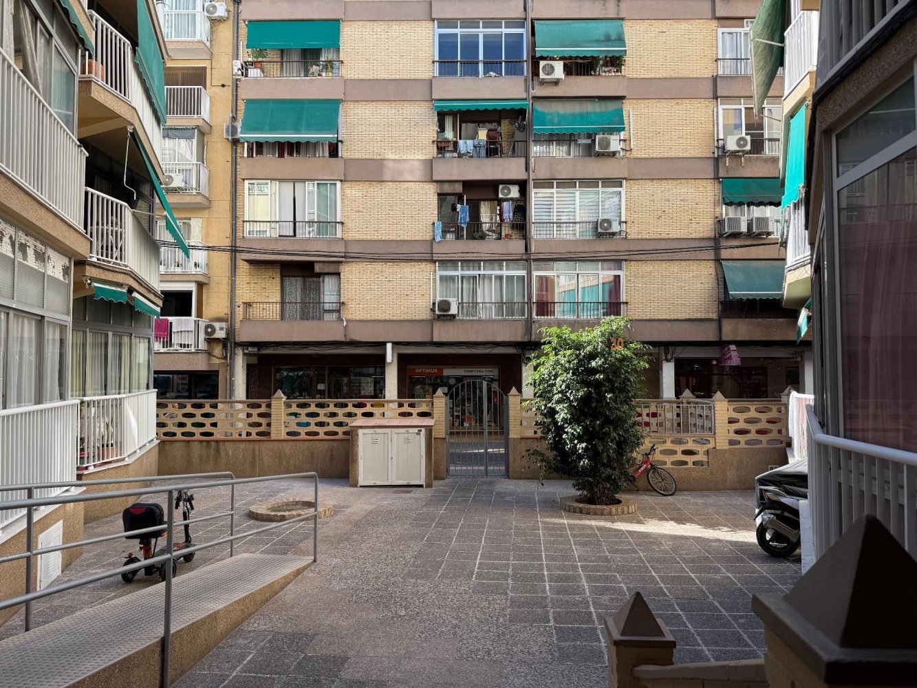 Gewerbliche Immobilie in Benidorm, Spain 33m², Nr. 259081