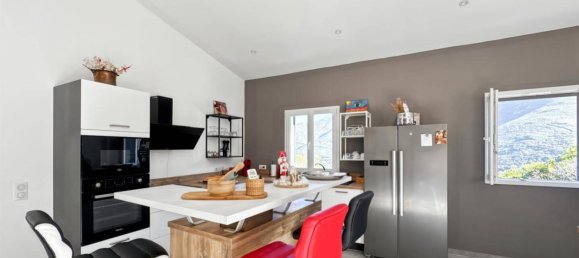 3 Schlafzimmer Haus in Occhiatana, France, Nr. 211463 2