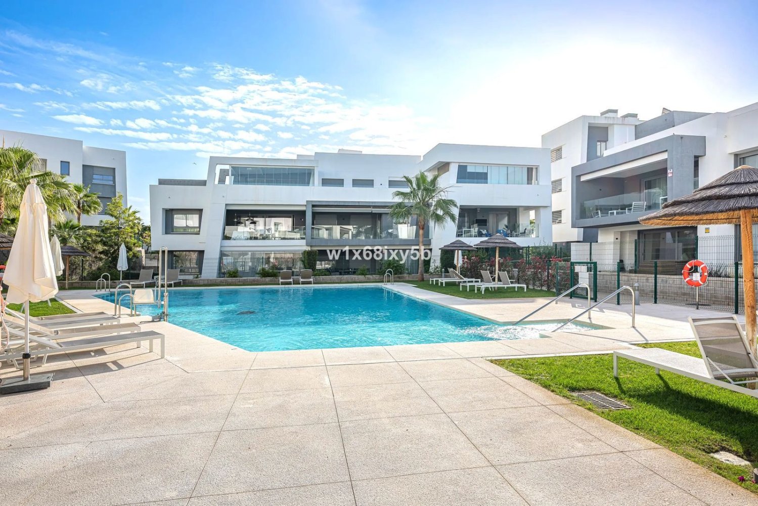 Apartamento de 2 dormitorios en Estepona, Spain No. 139296