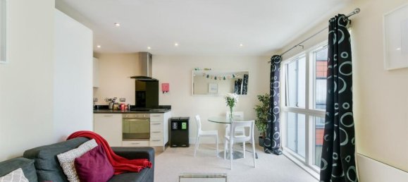 1 bedroom Apartment in Epsom, United Kingdom No. 9753 15