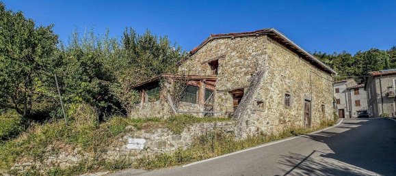 12 rooms House in Fosciandora, Italy No. 148642 5