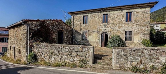 12 rooms House in Fosciandora, Italy No. 148642 9