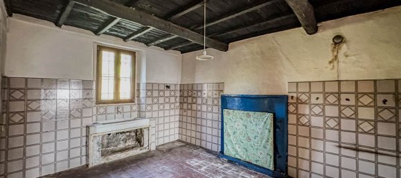 12 rooms House in Fosciandora, Italy No. 148642 35