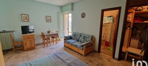 Studio in Pietra Ligure, Italy No. 276000 9