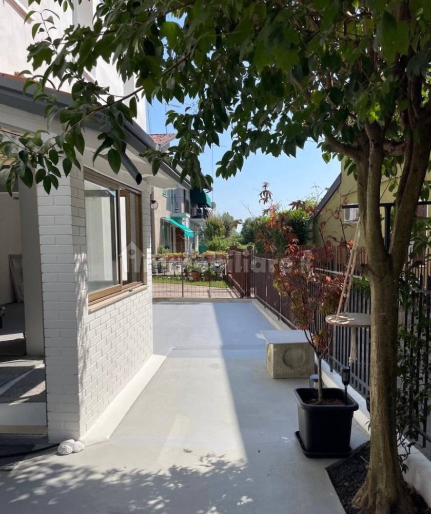 2 bedrooms House in Venice, Italy No. 358600