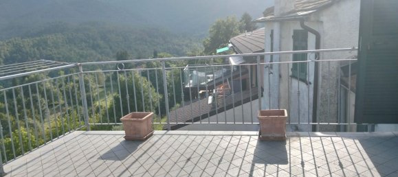 4 Schlafzimmer Wohnung in Carro, Italy, Nr. 372237 3