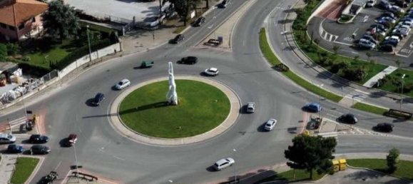 4 rooms Apartment in Carrara, Italy No. 85456 17