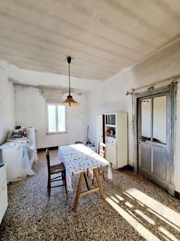8 rooms House in Vezzi Portio, Italy No. 152683
