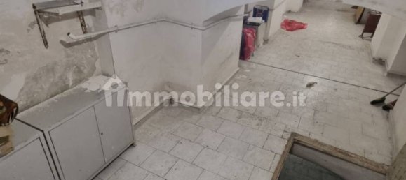 190m² Warehouse in Naples, Italy No. 302098 2