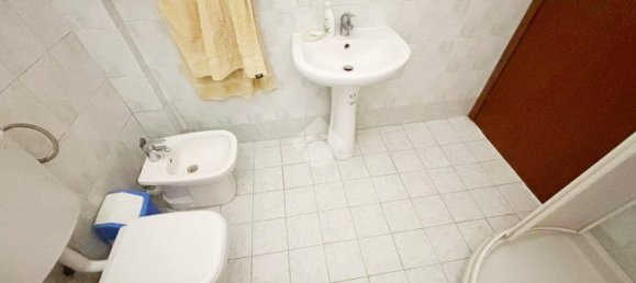 4 bedrooms Apartment in Lissone, Italy No. 329800 5