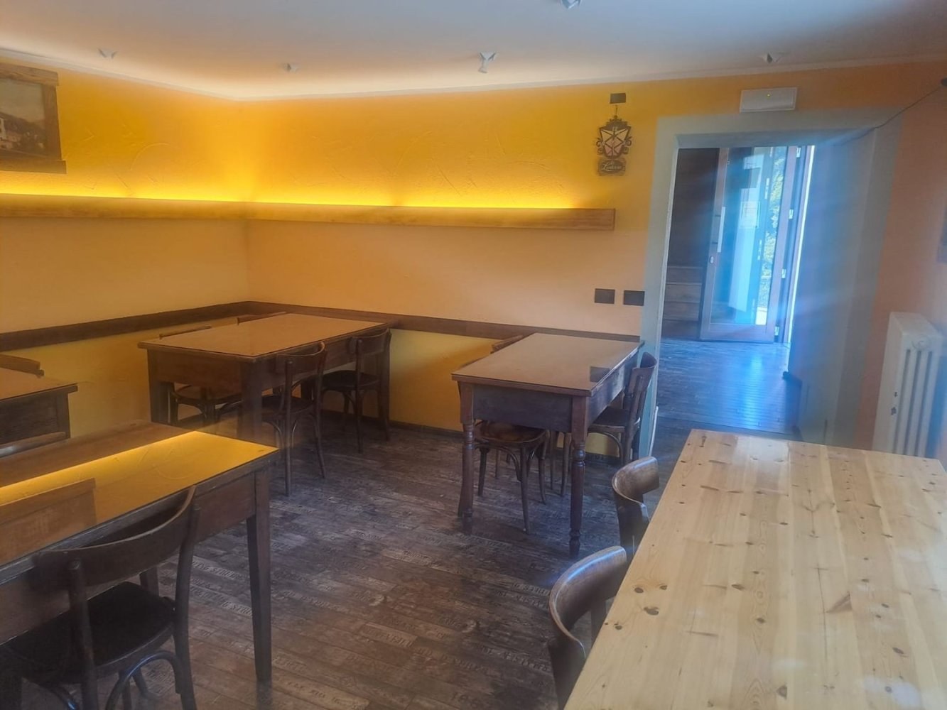  عقار تجاري في Chatillon, Italy 180متر مربع رقم 340858