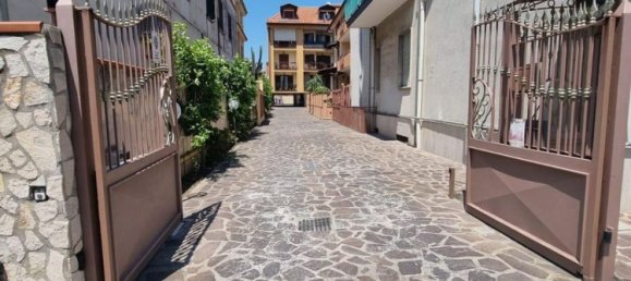 3 bedrooms Apartment in Giugliano in Campania, Italy No. 327743 4