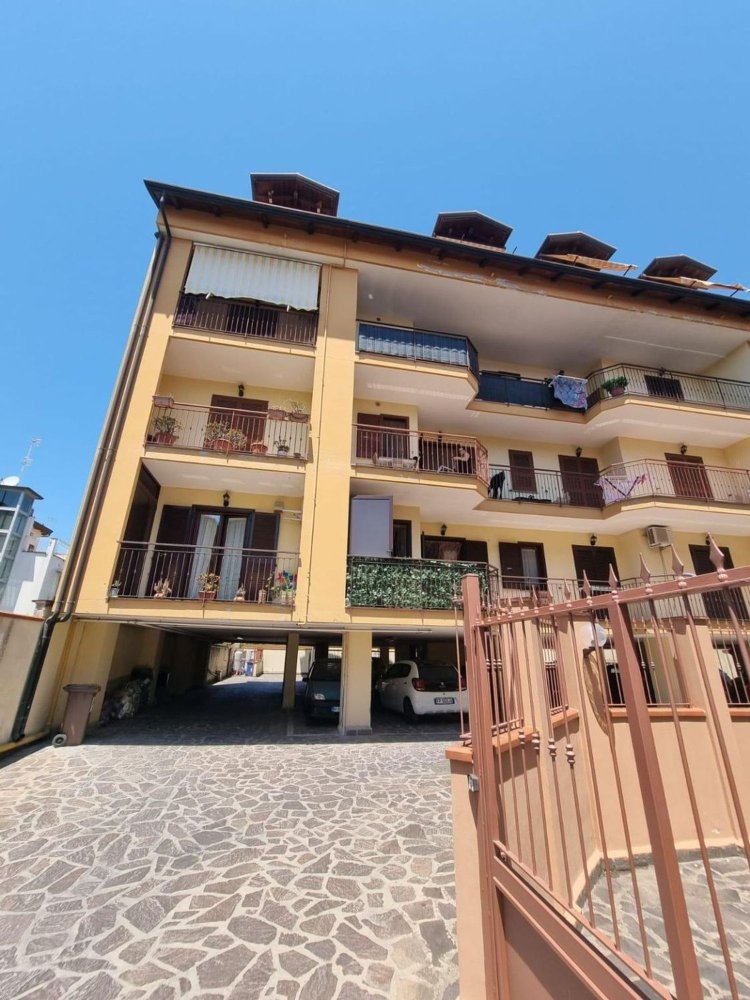 3 bedrooms Apartment in Giugliano in Campania, Italy No. 327743