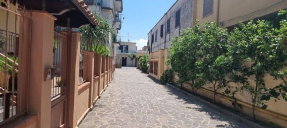 3 bedrooms Apartment in Giugliano in Campania, Italy No. 327743 2