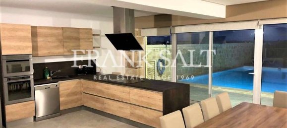 5 bedrooms Villa in Zejtun, Malta No. 4861 3