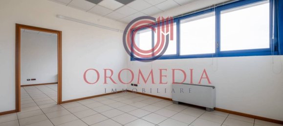 3-salle Bureau à Bergamo, Italy No. 233582 6