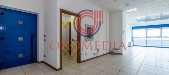 3-salle Bureau à Bergamo, Italy No. 233582 9