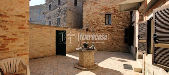 5 bedrooms House in Fermo, Italy No. 330914 3