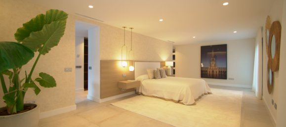 5 bedrooms Villa in Marbella, Spain No. 19597 12