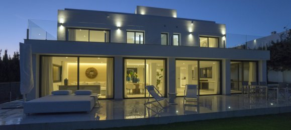 5 bedrooms Villa in Marbella, Spain No. 19597 31