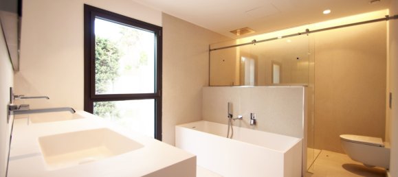 5 bedrooms Villa in Marbella, Spain No. 19597 20