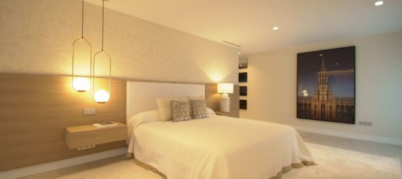 5 bedrooms Villa in Marbella, Spain No. 19597 18