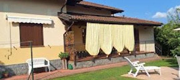 4 bedrooms House in Biella, Italy No. 335220 2