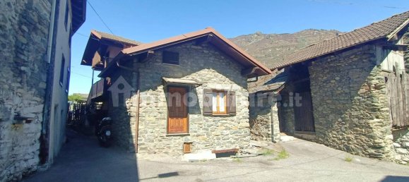 3 Schlafzimmer Villa in Pontey, Italy, Nr. 35452 2